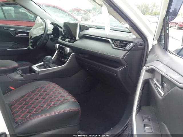2024 TOYOTA RAV4 XLE 5