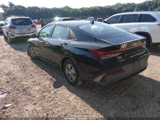 2025 HYUNDAI ELANTRA SE 3