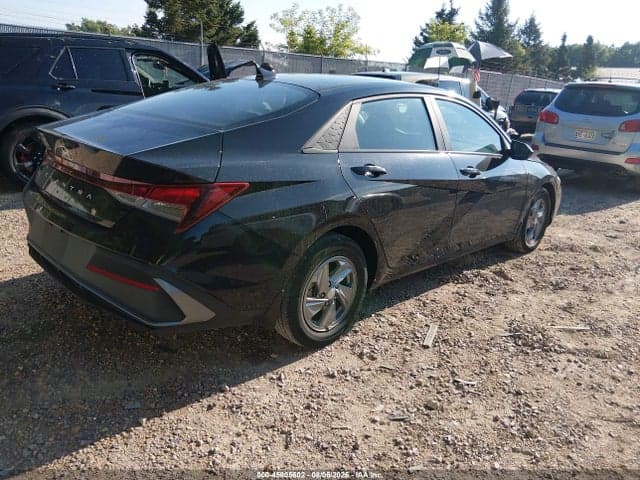 2025 HYUNDAI ELANTRA SE 4