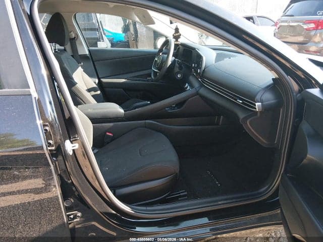 2025 HYUNDAI ELANTRA SE 5