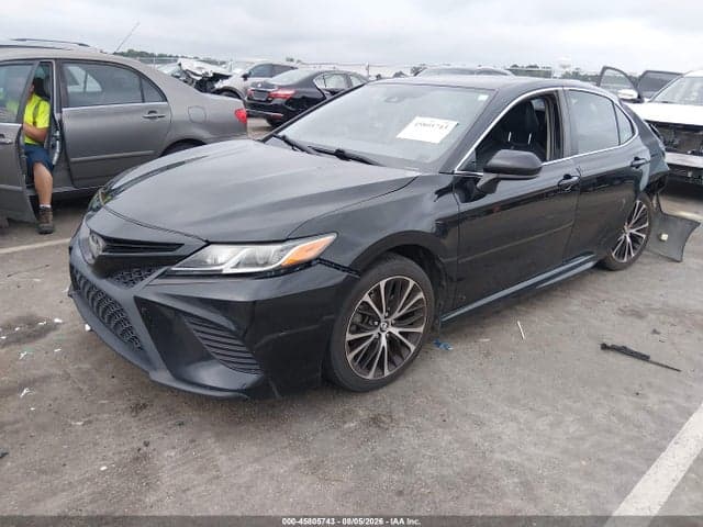 2019 TOYOTA CAMRY SE 2