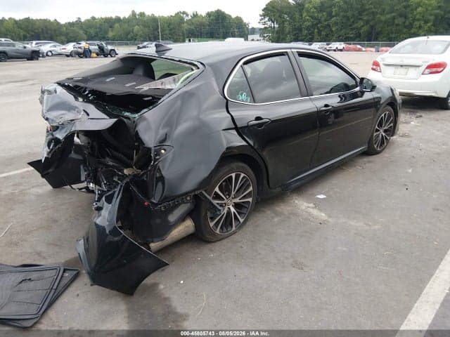 2019 TOYOTA CAMRY SE 4