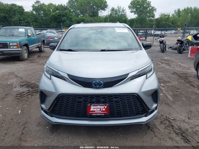 2021 TOYOTA SIENNA XSE 12