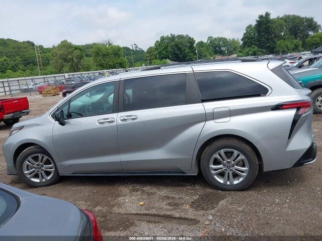 2021 TOYOTA SIENNA XSE 14