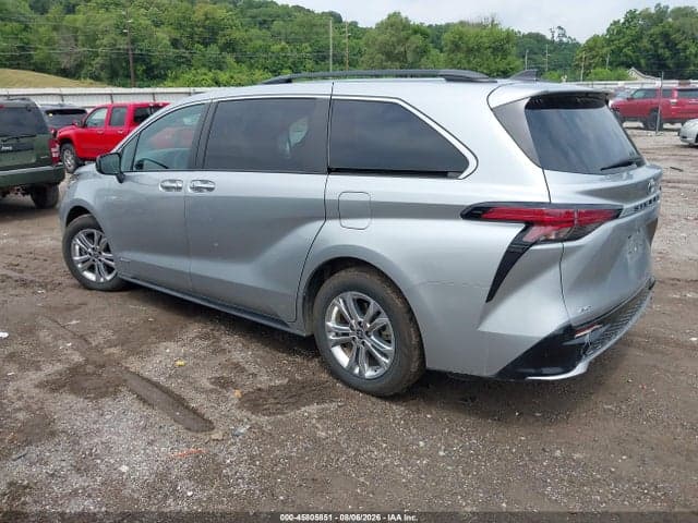 2021 TOYOTA SIENNA XSE 3