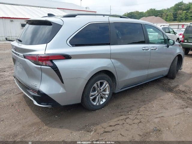 2021 TOYOTA SIENNA XSE 4