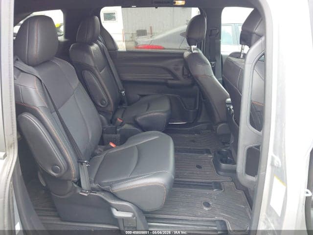 2021 TOYOTA SIENNA XSE 8