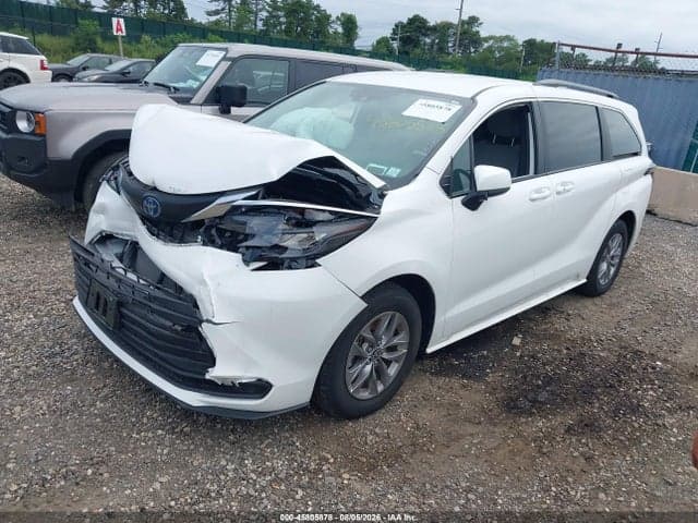 2025 TOYOTA SIENNA LE 2