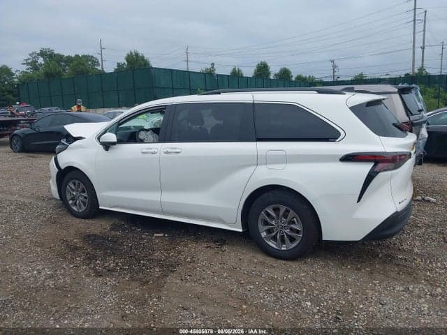 2025 TOYOTA SIENNA LE 14