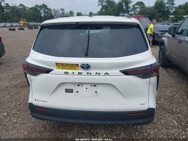 2025 TOYOTA SIENNA LE 16