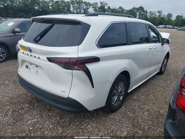 2025 TOYOTA SIENNA LE 4