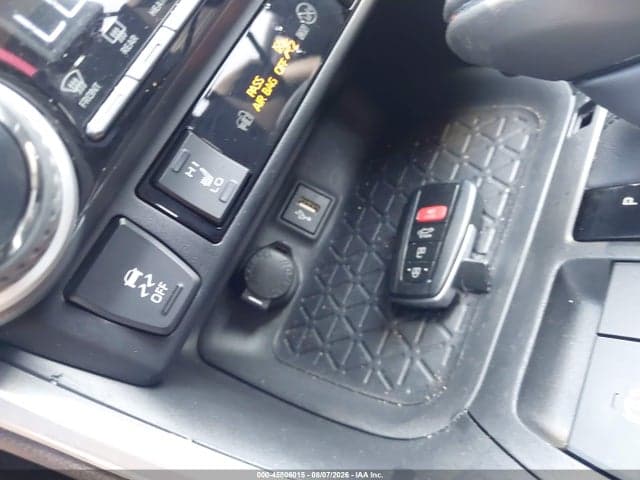 2025 TOYOTA RAV4 HYBRID XLE PREMIUM 11