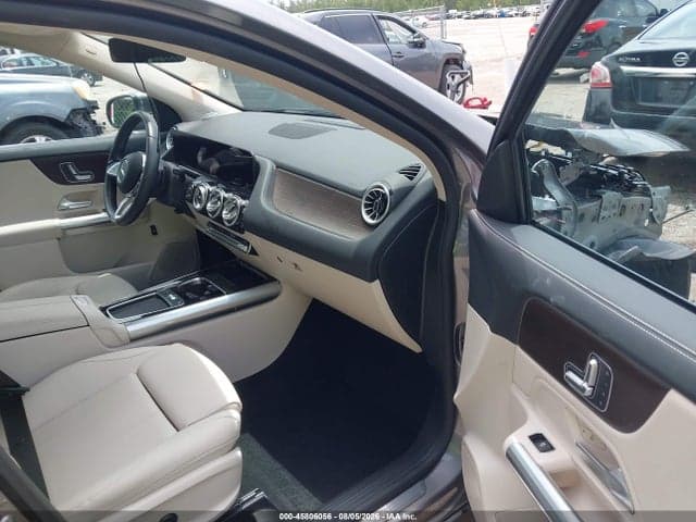 2025 MERCEDES-BENZ GLA 250 4MATIC 5