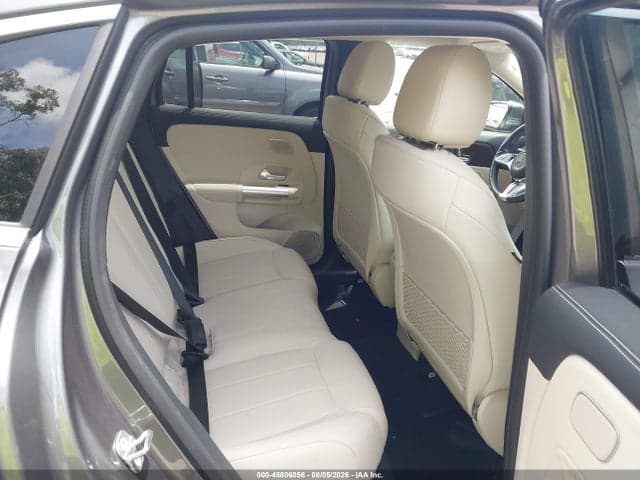 2025 MERCEDES-BENZ GLA 250 4MATIC 8