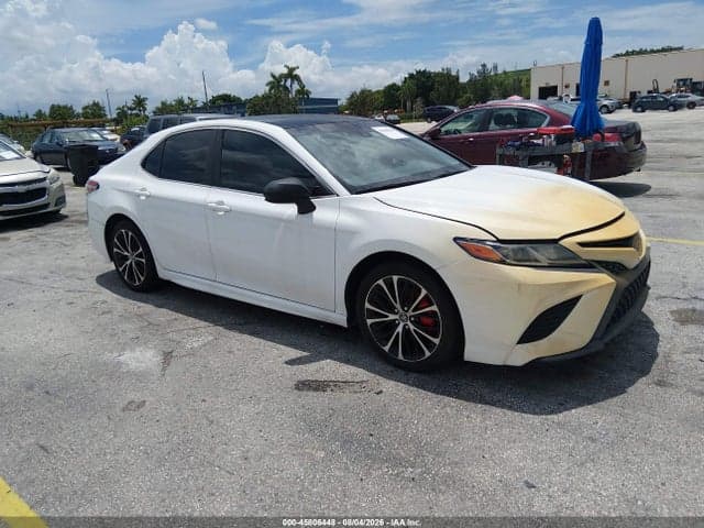 2018 TOYOTA CAMRY SE - 1