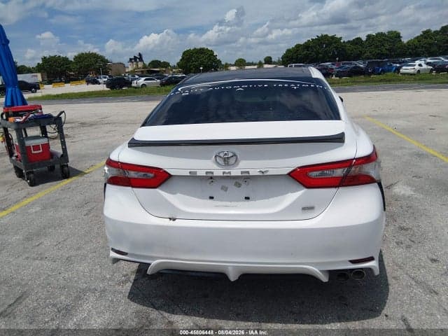 2018 TOYOTA CAMRY SE 16