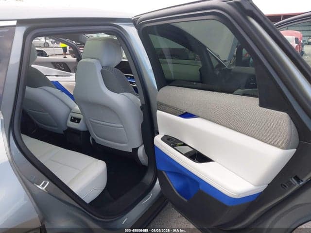 2025 CADILLAC OPTIQ LUXURY 1 AWD 8