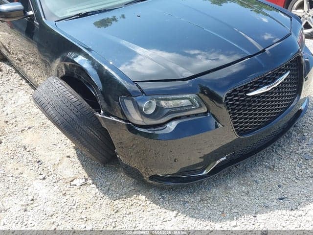 2017 CHRYSLER 300 6