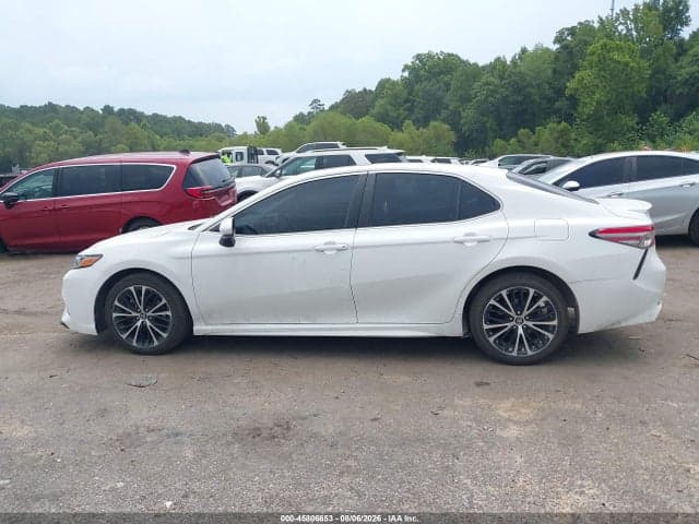 2019 TOYOTA CAMRY SE 14
