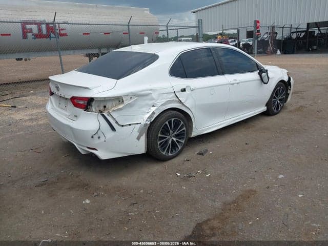 2019 TOYOTA CAMRY SE 4