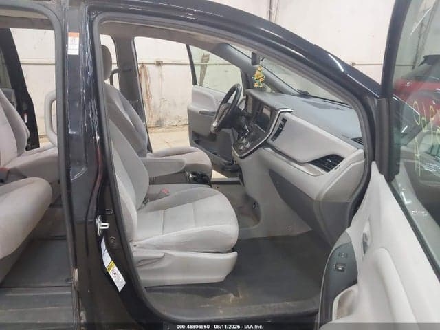 2017 TOYOTA SIENNA LE 7 PASSENGER 5
