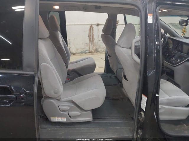 2017 TOYOTA SIENNA LE 7 PASSENGER 8