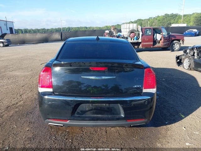 2018 CHRYSLER 300 LIMITED 16
