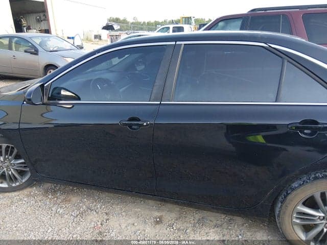 2017 TOYOTA CAMRY SE 14