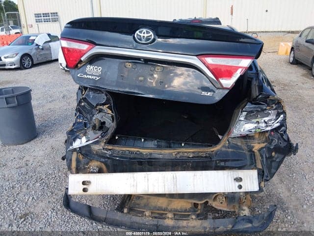 2017 TOYOTA CAMRY SE 16