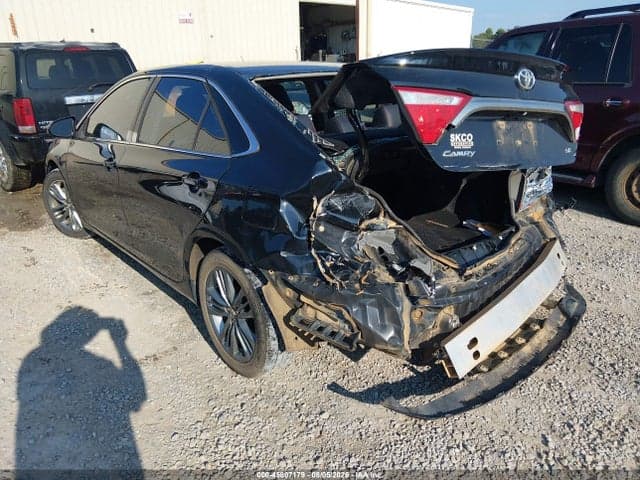 2017 TOYOTA CAMRY SE 3