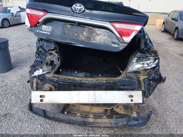 2017 TOYOTA CAMRY SE 6