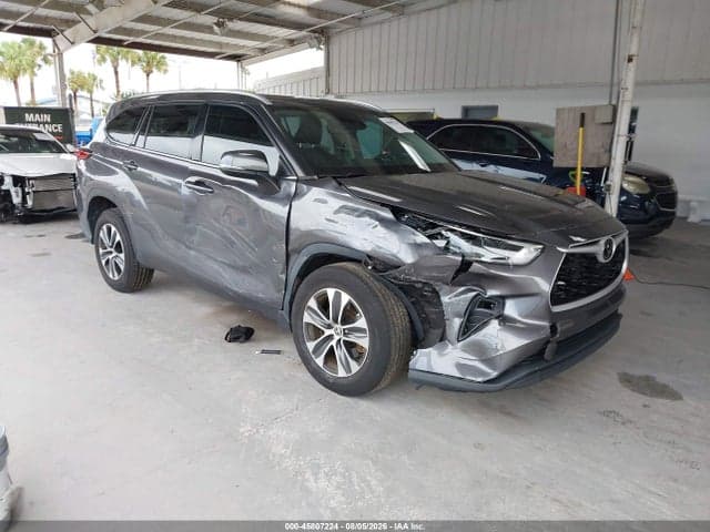 2022 TOYOTA HIGHLANDER XLE - 1