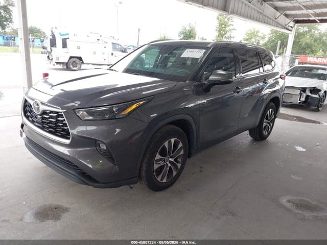 2022 TOYOTA HIGHLANDER XLE 2