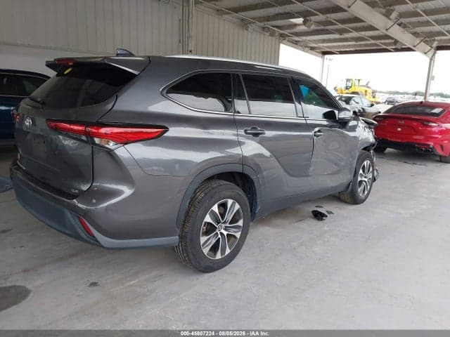 2022 TOYOTA HIGHLANDER XLE 4