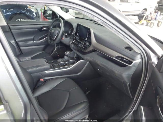 2022 TOYOTA HIGHLANDER XLE 5