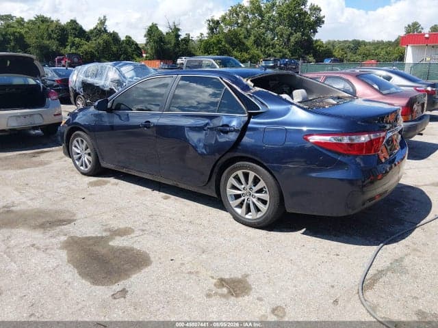 2017 TOYOTA CAMRY XLE 3