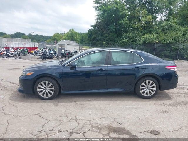 2018 TOYOTA CAMRY LE 14