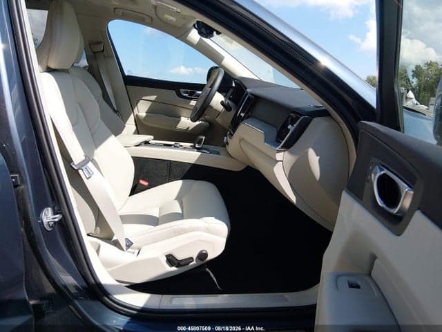 2025 VOLVO XC60 B5 PLUS 5