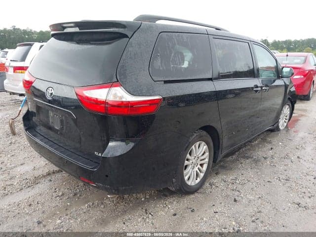 2017 TOYOTA SIENNA XLE PREMIUM 8 PASSENGER 4