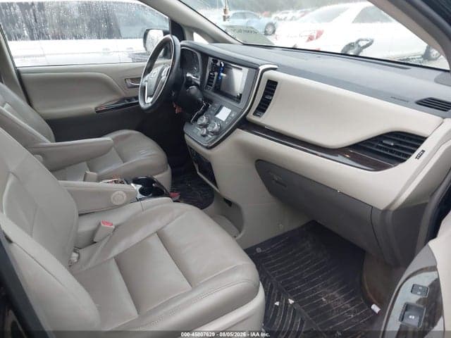 2017 TOYOTA SIENNA XLE PREMIUM 8 PASSENGER 5