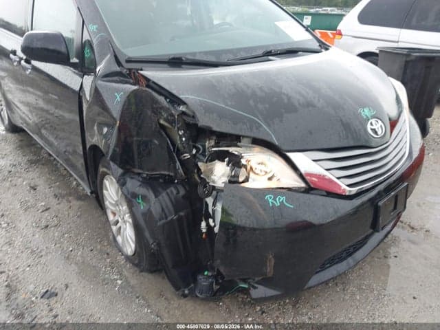 2017 TOYOTA SIENNA XLE PREMIUM 8 PASSENGER 6