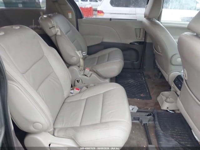 2017 TOYOTA SIENNA XLE PREMIUM 8 PASSENGER 8