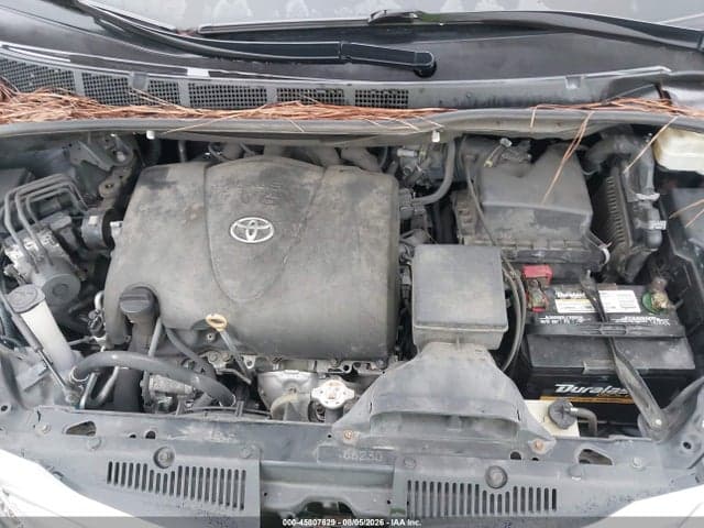2017 TOYOTA SIENNA XLE PREMIUM 8 PASSENGER 10
