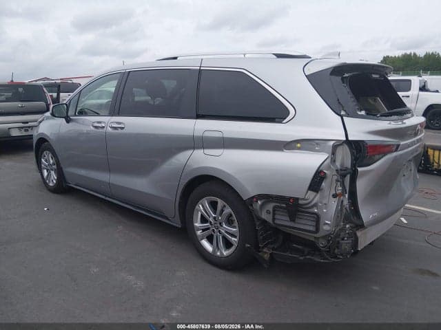 2024 TOYOTA SIENNA PLATINUM 3