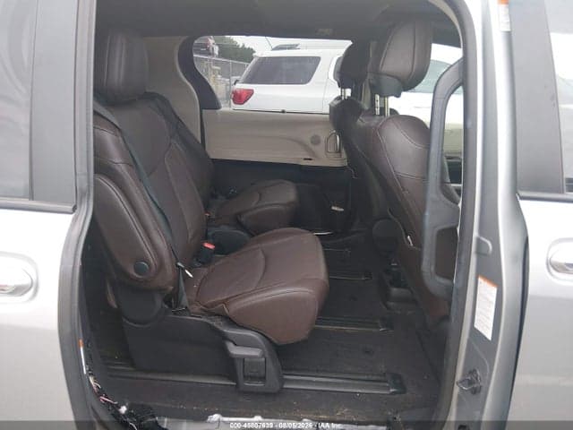 2024 TOYOTA SIENNA PLATINUM 8