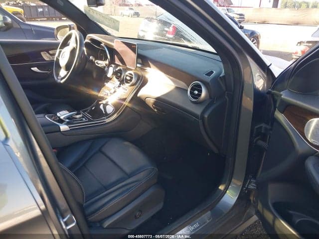 2017 MERCEDES-BENZ GLC 300 4MATIC 5