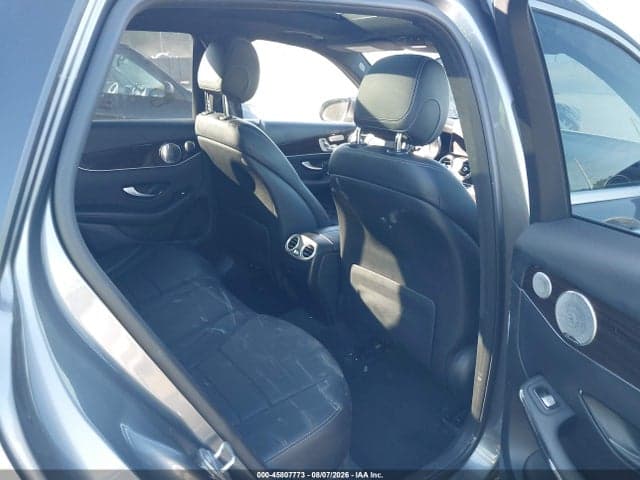 2017 MERCEDES-BENZ GLC 300 4MATIC 8