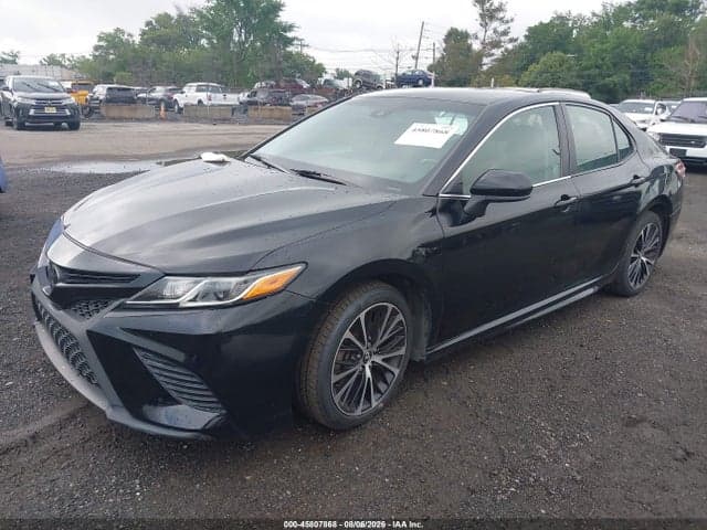 2020 TOYOTA CAMRY SE 2