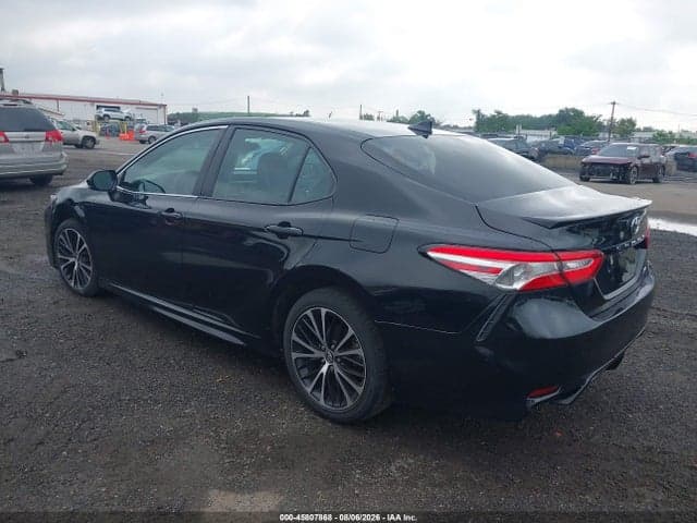 2020 TOYOTA CAMRY SE 3
