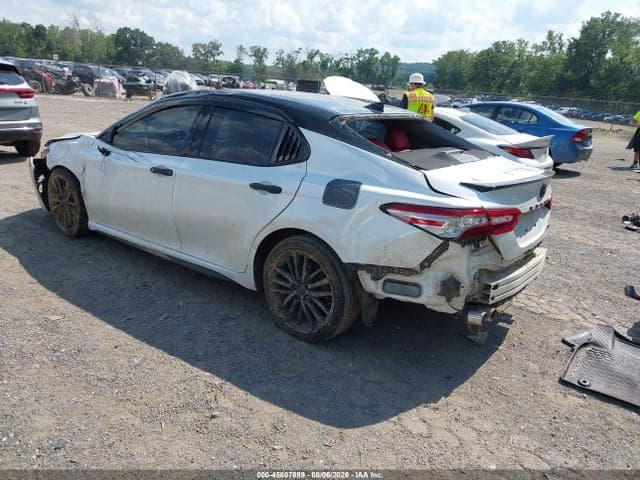 2019 TOYOTA CAMRY XSE 3